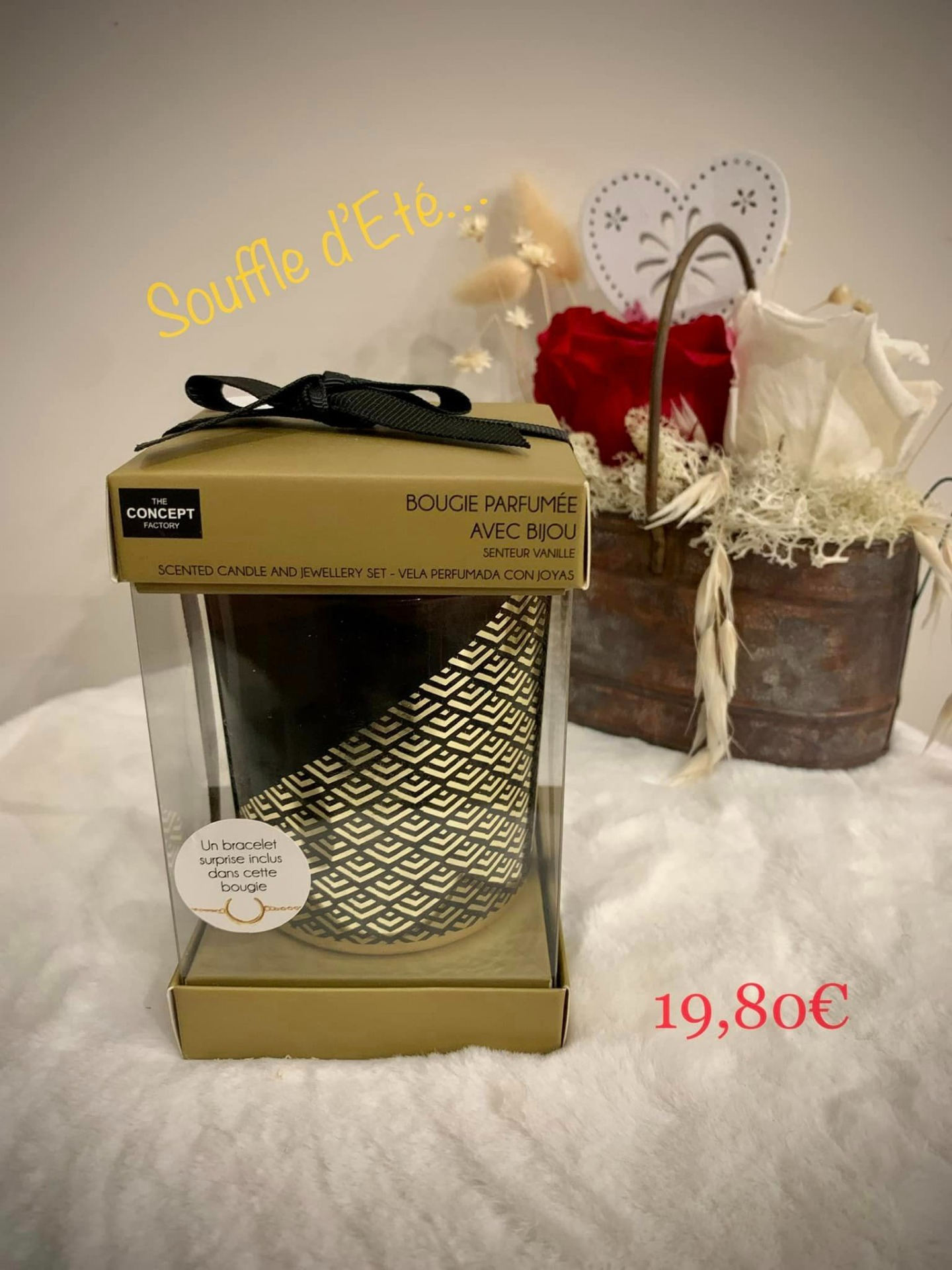 Bougie avec bijoux à l'intérieur