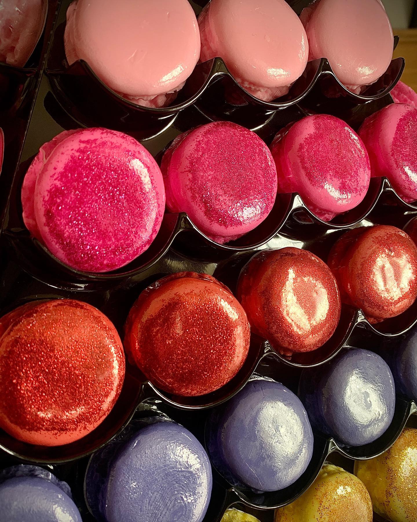 Savons macarons cerise,framboise,violette,pommes d'amour, cannelle. 3,60 € 